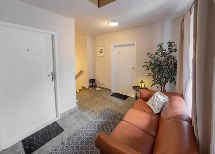 Frauenberg Homestay *